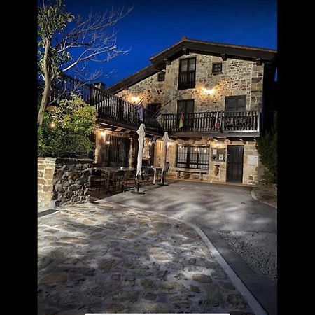 Posada Y Apartamentos Trebuesto De Guriezo Eksteriør billede