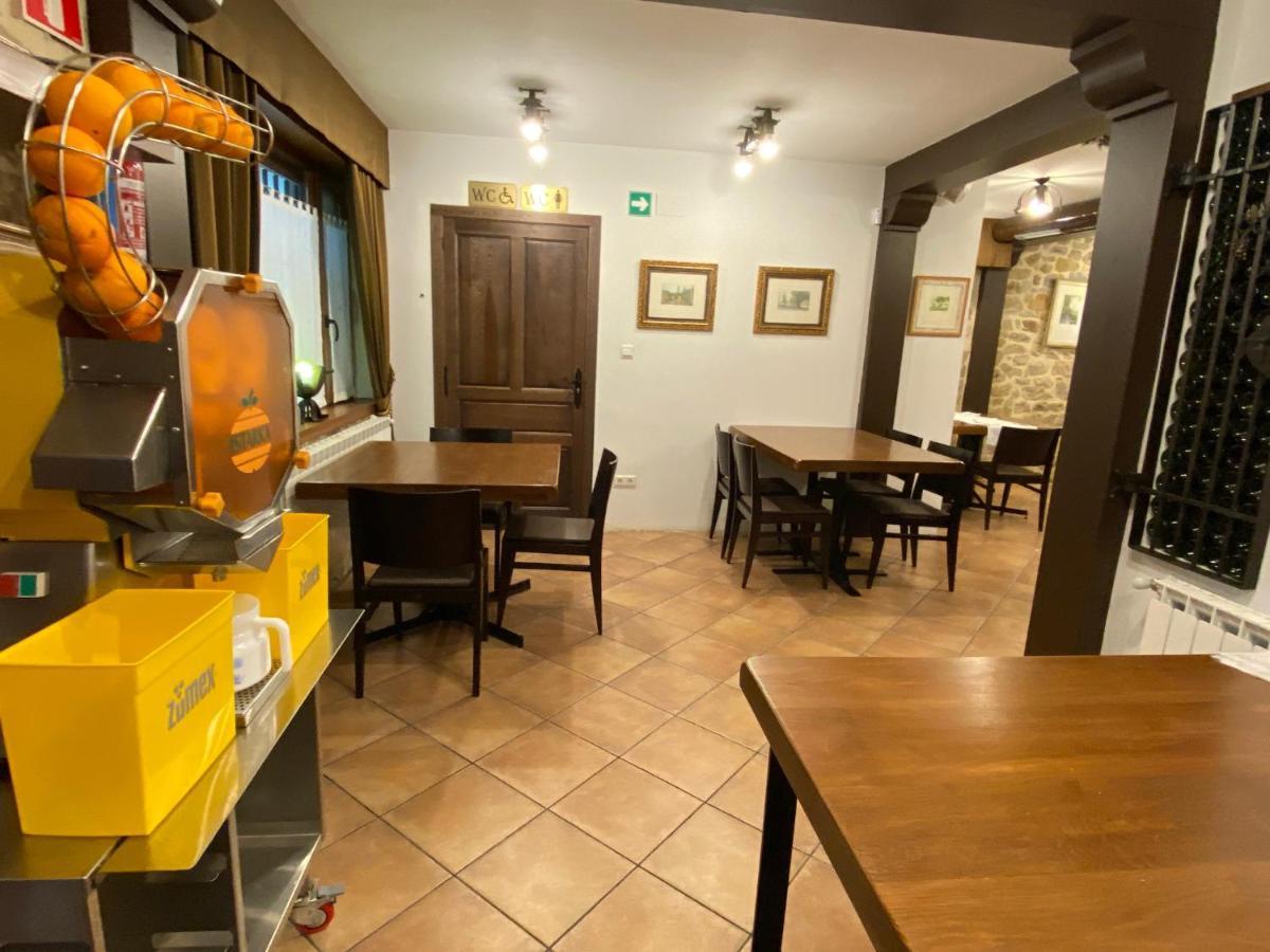 Posada Y Apartamentos Trebuesto De Guriezo Eksteriør billede